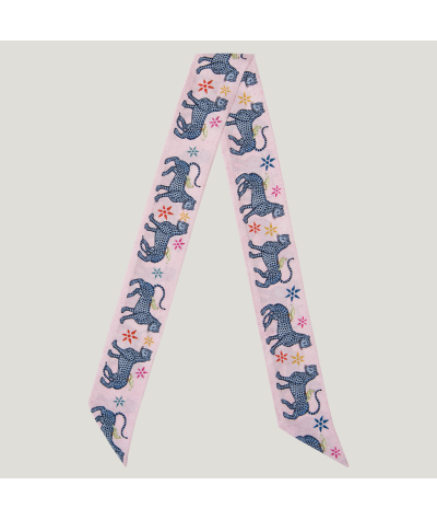 Twilly de seda Gattopardo Perla de Ortigia con estampado de leopardos.