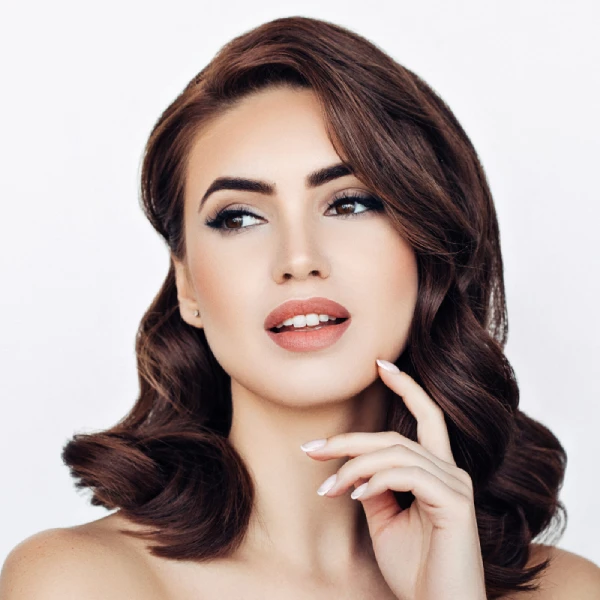 Peinados de invitada con ondas