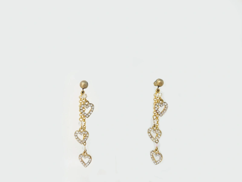 Pendientes dorados para boda corazones