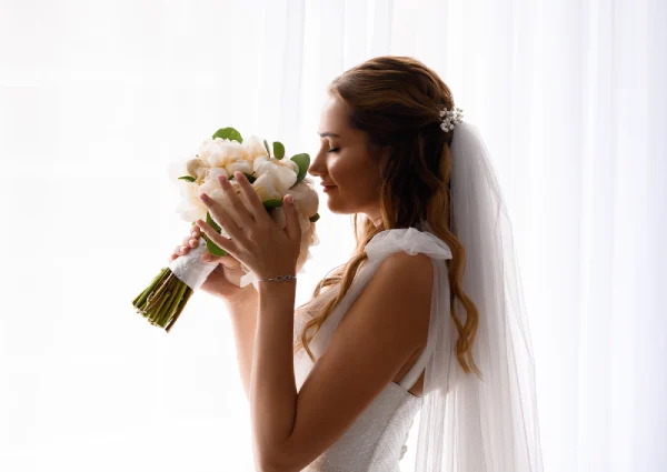 Tocado de novia con velo flores