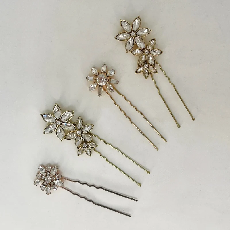 Tocados de pequeños broches o clips decorativos