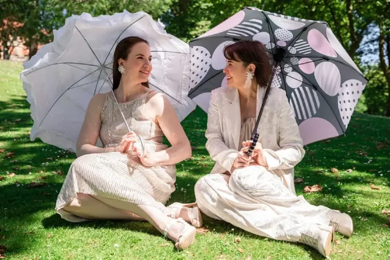 Hermanas Ana y Elena, fundadoras de Anhelo