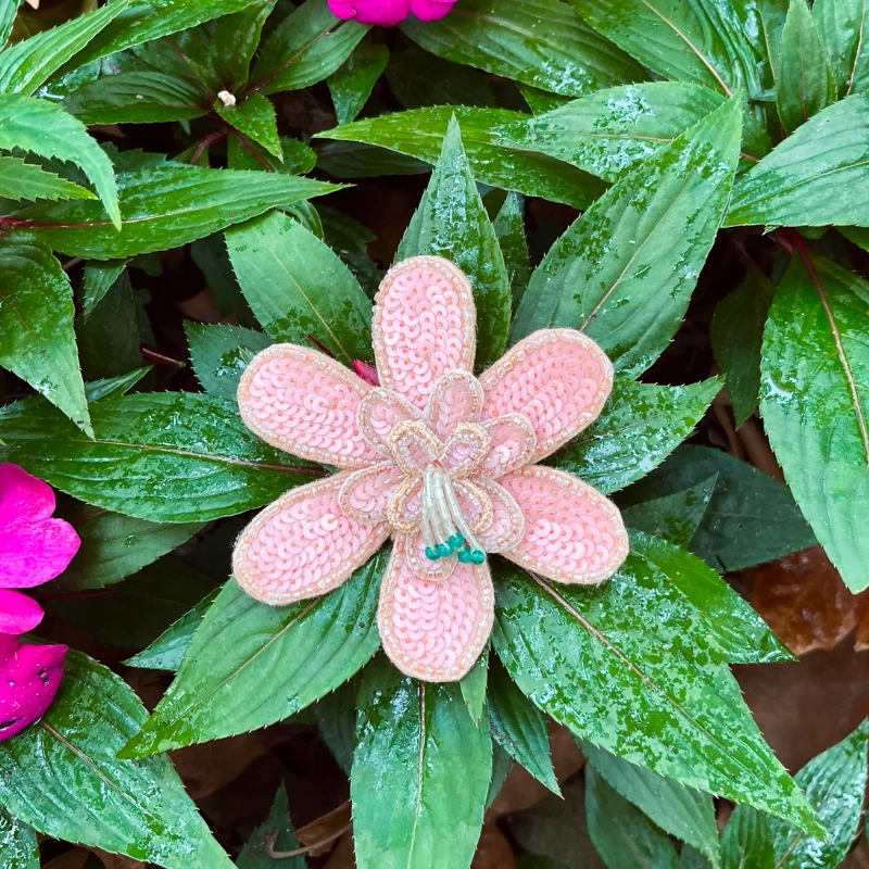 Broches originales flor rosa lentejuelas | Anhelo