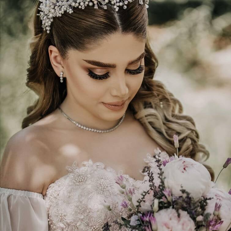 Complementos de novia escote pronunciado