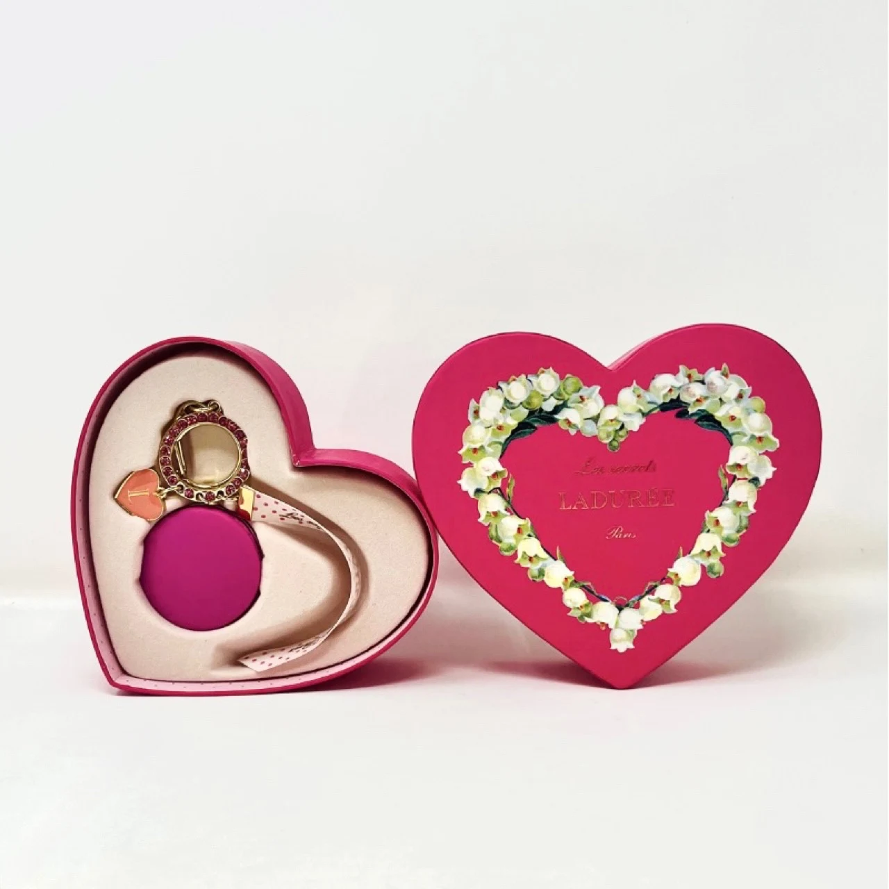 Ideas de regalo para San Valentín - Llavero Ladurée Paris | Anhelo