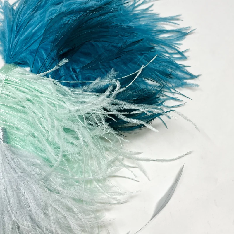 Materiales para tocados en primavera - plumas en tonos azules | Anhelo