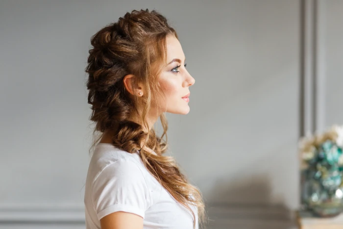 Novia con trenza lateral