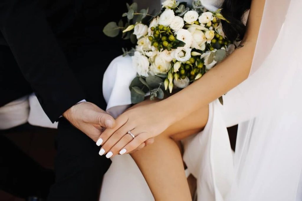 Pareja de novios estilo vintage
