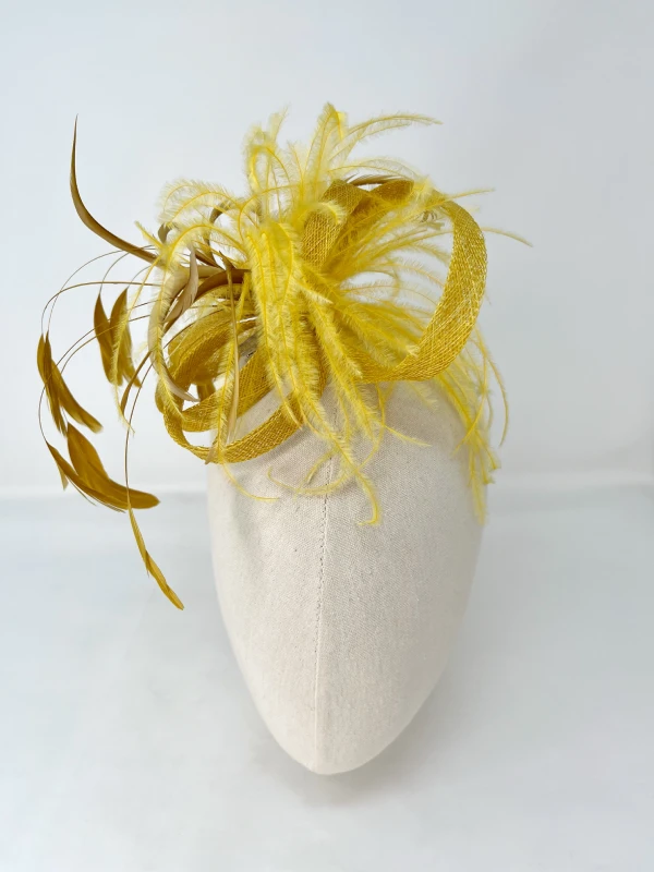 Tocados con plumas mostaza - Anhelo