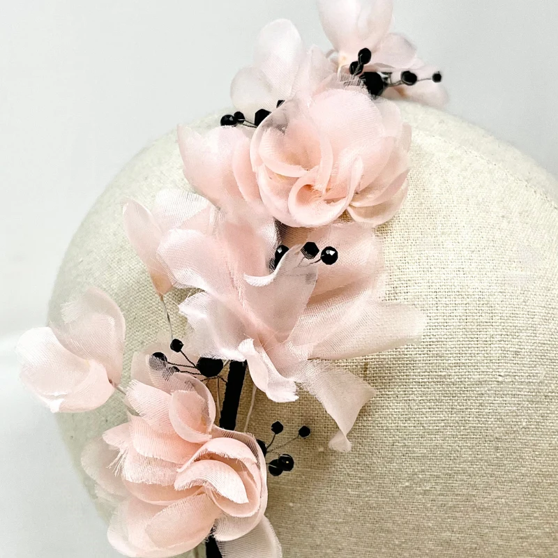 Tocados de flores para invitadas en color rosa detalles - Anhelo