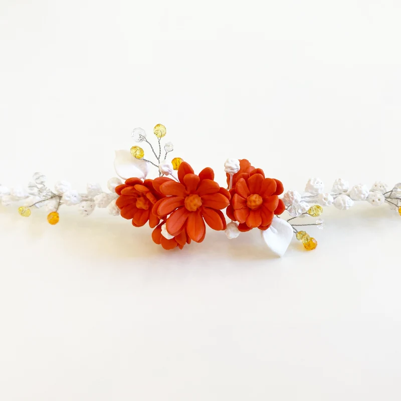 Tocado de flores de porcelana para invitada de boda | Anhelo