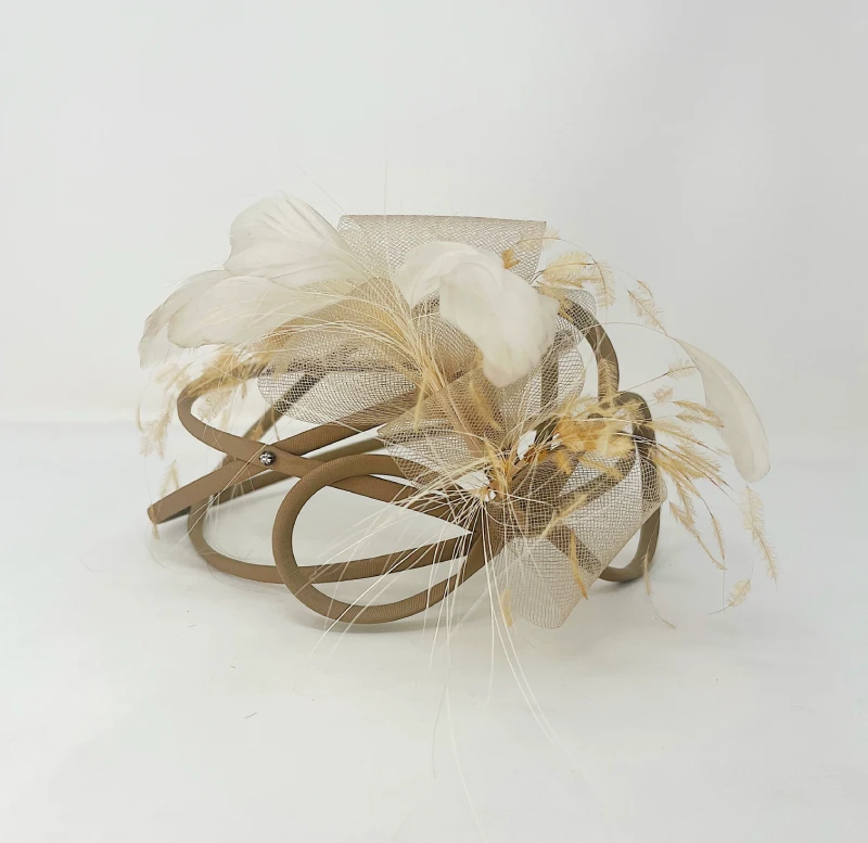 Tocado dorado invitada - Anhelo