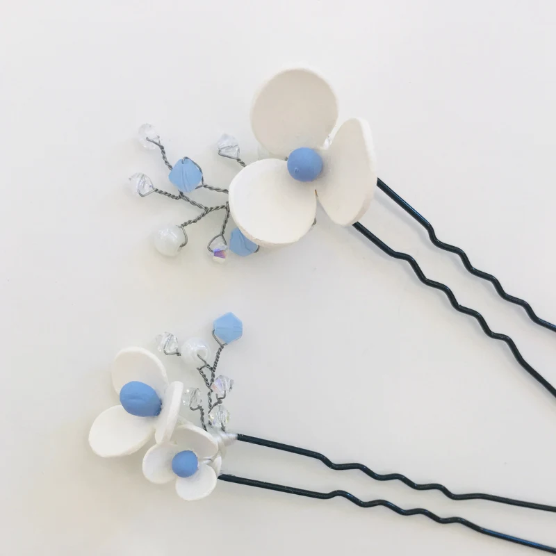 Tocados con flores de porcelana en blanco y azul | Anhelo